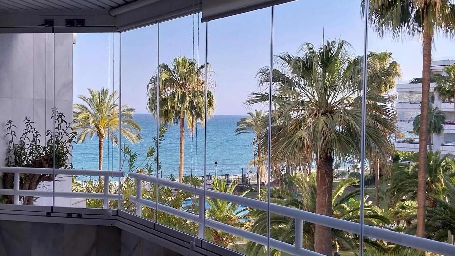 Esmeralda Beach Apartment Golden Mile Marbella 0*,  Espanha